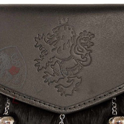 Kilted Lion Black close up 69355.1554912848.1280.1280